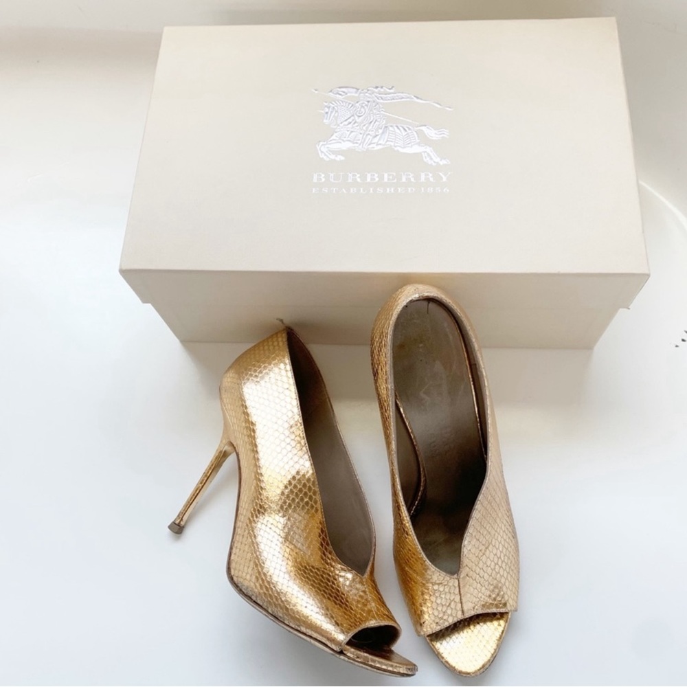 Burberry peep toe snakeskin pump size 10